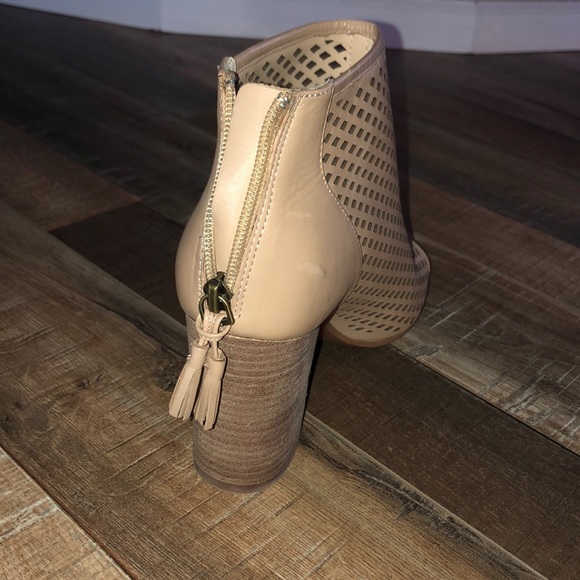 BP size 8 womens tan heels with tassel zipper - Picture 3 of 5